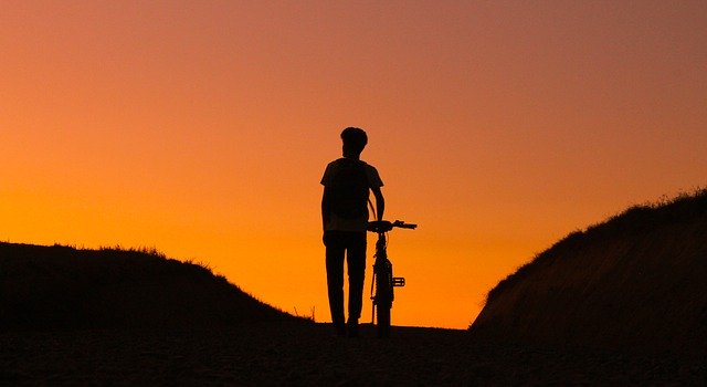 സൗജന്യ ഡൗൺലോഡ് Silhouettes Person Bicycle - GIMP ഓൺലൈൻ ഇമേജ് എഡിറ്റർ ഉപയോഗിച്ച് എഡിറ്റ് ചെയ്യേണ്ട സൗജന്യ ഫോട്ടോയോ ചിത്രമോ