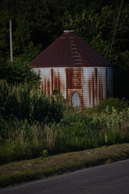 Bezpłatne pobieranie Silo Vintage Farm - bezpłatne zdjęcie lub obraz do edycji za pomocą internetowego edytora obrazów GIMP