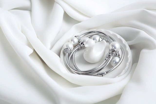 Descarga gratuita Silver Jewelry Bracelet Pearl - foto o imagen gratuita para editar con el editor de imágenes en línea GIMP