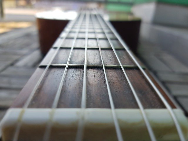 Unduh gratis Six Strings Guitar - foto atau gambar gratis untuk diedit dengan editor gambar online GIMP