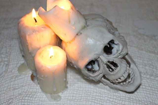Descărcare gratuită Skull Candle Candlelight - fotografie sau imagini gratuite pentru a fi editate cu editorul de imagini online GIMP