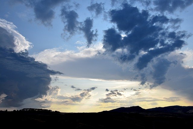 ดาวน์โหลดฟรี Sky Clouds Gloomy - ภาพถ่ายหรือรูปภาพฟรีที่จะแก้ไขด้วยโปรแกรมแก้ไขรูปภาพออนไลน์ GIMP