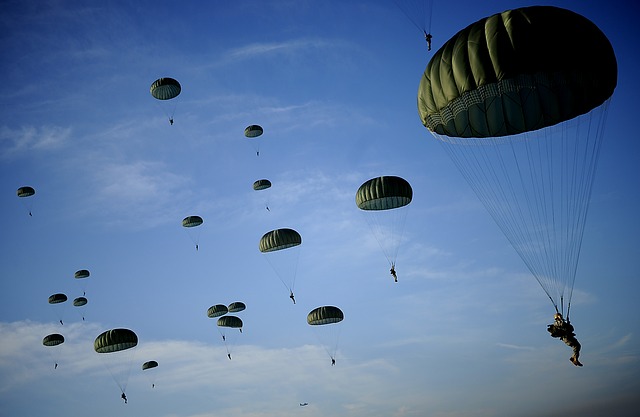 Free download sky clouds parachutes parachutists free picture to be edited with GIMP free online image editor