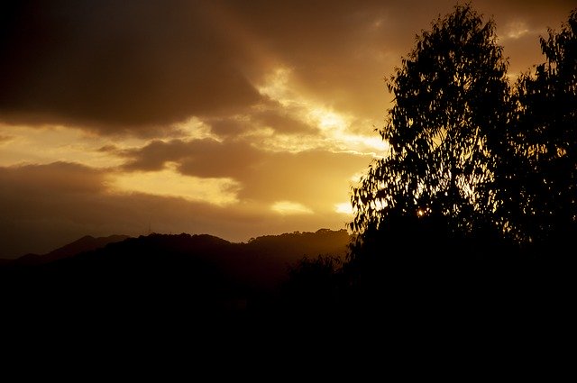 Bezpłatne pobieranie Sky Golden Hour And - darmowe zdjęcie lub obraz do edycji za pomocą internetowego edytora obrazów GIMP