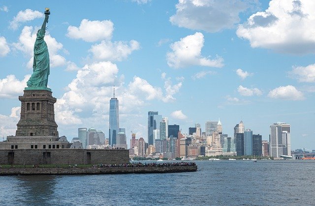 Descarga gratuita Skyline Statue Of Liberty Landmark: foto o imagen gratuita para editar con el editor de imágenes en línea GIMP