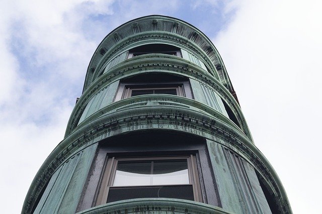 무료 다운로드 Sky Old Building Ornamental - 무료 사진 또는 GIMP 온라인 이미지 편집기로 편집할 수 있는 사진