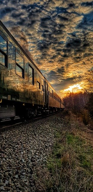 Unduh gratis Sky Reflex Wagons - foto atau gambar gratis untuk diedit dengan editor gambar online GIMP