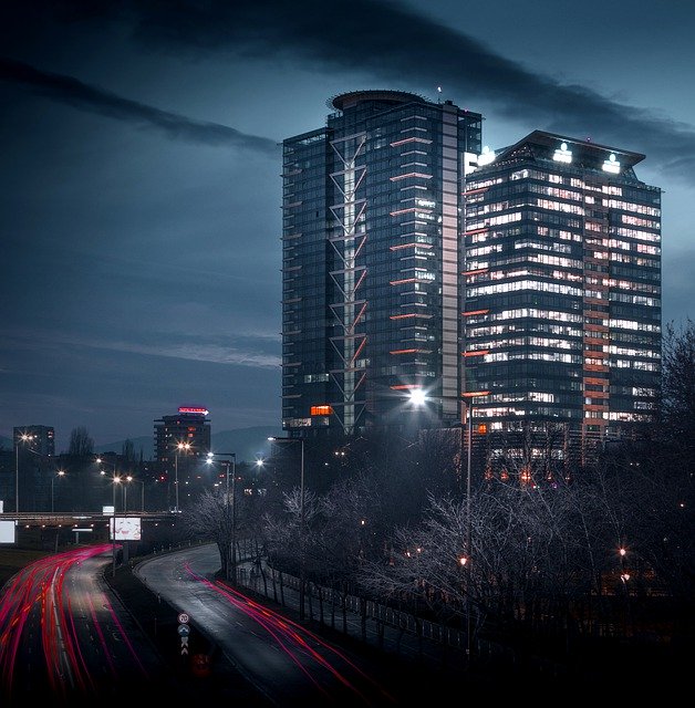 Kostenloser Download Skyscraper Night City - kostenloses Foto oder Bild zur Bearbeitung mit GIMP Online-Bildbearbeitung