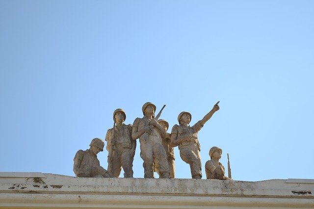 Téléchargement gratuit Sky Statue Soldier - photo ou image gratuite à éditer avec l'éditeur d'images en ligne GIMP