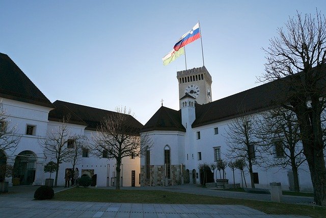Descarga gratuita Castillo de Ljubljana de Eslovenia: foto o imagen gratuita para editar con el editor de imágenes en línea GIMP