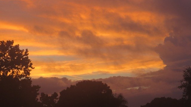 Téléchargement gratuit Smoky Skies Sky - photo ou image gratuite à éditer avec l'éditeur d'images en ligne GIMP