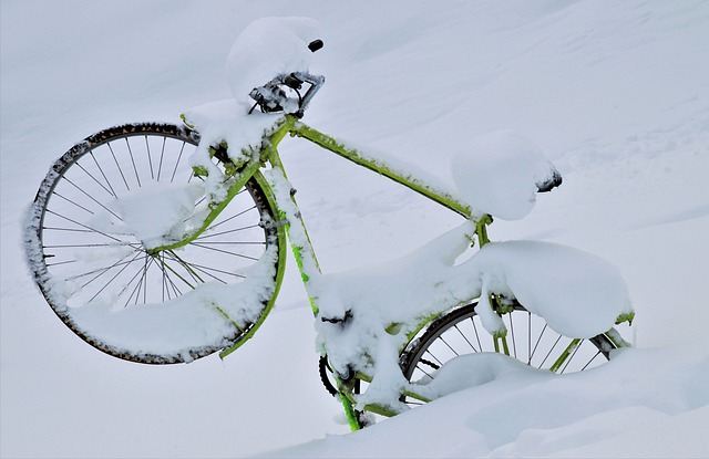 Free graphic snowdrift snow bicycle wheels to be edited by GIMP free image editor by OffiDocs