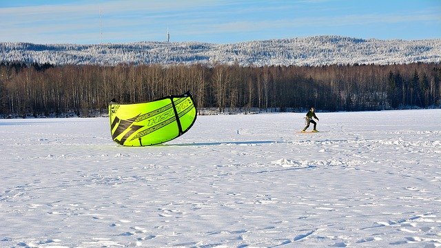 Muat turun percuma Snow-Kiting Winter Sport - foto atau gambar percuma untuk diedit dengan editor imej dalam talian GIMP
