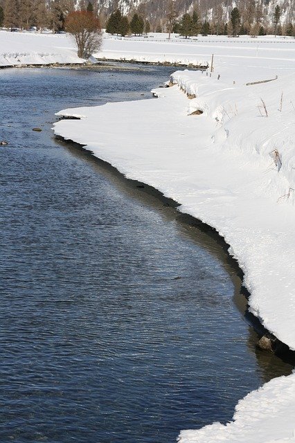 Unduh gratis Snow River - foto atau gambar gratis untuk diedit dengan editor gambar online GIMP