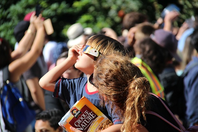 Free download solar eclipse child sun kid free picture to be edited with GIMP free online image editor