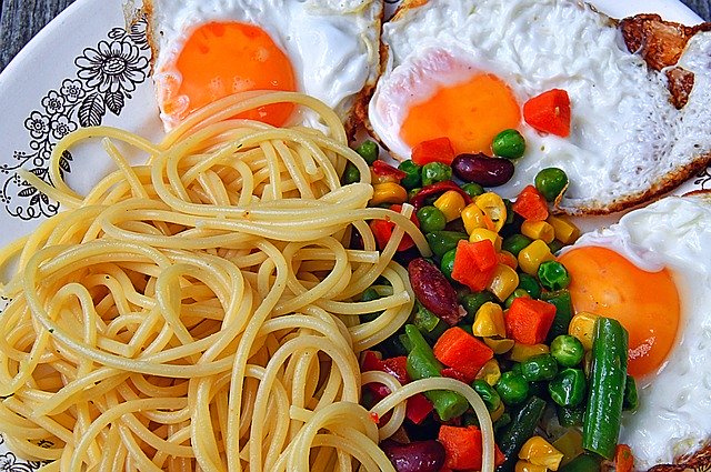 Descarga gratuita Spaghetti Food Eggs Lunch: foto o imagen gratuita para editar con el editor de imágenes en línea GIMP