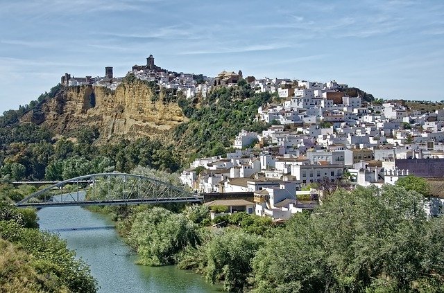 Muat turun percuma Spain Arcos De La Frontera Río - foto atau gambar percuma untuk diedit dengan editor imej dalam talian GIMP