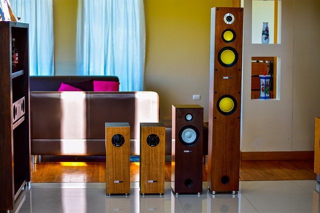 Unduh gratis Speakers Wood Elegant - foto atau gambar gratis untuk diedit dengan editor gambar online GIMP