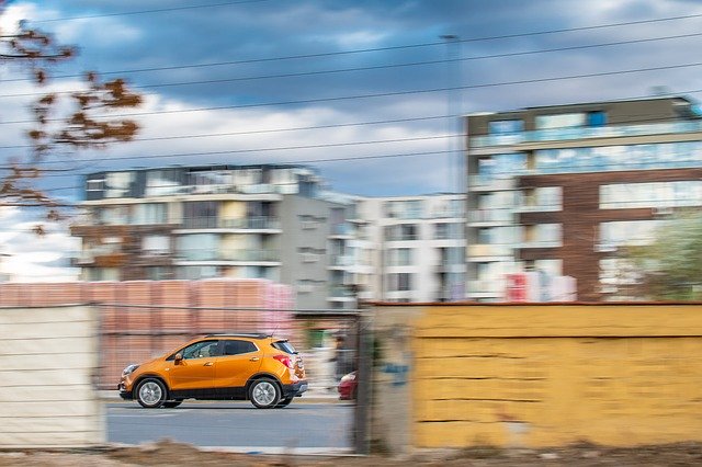 Muat turun percuma Speed ​​Car Urban Motion - foto atau gambar percuma untuk diedit dengan editor imej dalam talian GIMP