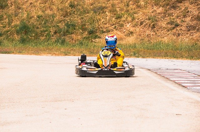 Bezpłatne pobieranie prędkości gokartów wyścigowych pojazdów sportowych Darmowe zdjęcie do edycji za pomocą bezpłatnego internetowego edytora obrazów GIMP