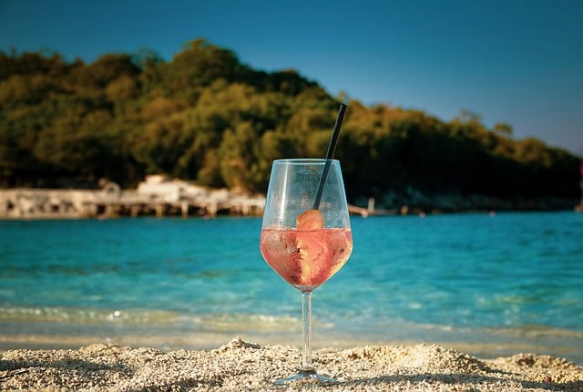 הורדה חינם שפיץ לשתות אלכוהול קיץ חול תמונה לעריכה עם עורך תמונות מקוון בחינם של GIMP