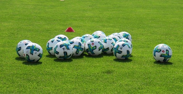 Безкоштовно завантажте безкоштовне зображення футбольного м’яча для дозвілля, яке можна редагувати за допомогою безкоштовного онлайн-редактора зображень GIMP