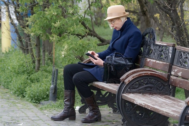 Free download staff woman elderly smartphone free picture to be edited with GIMP free online image editor