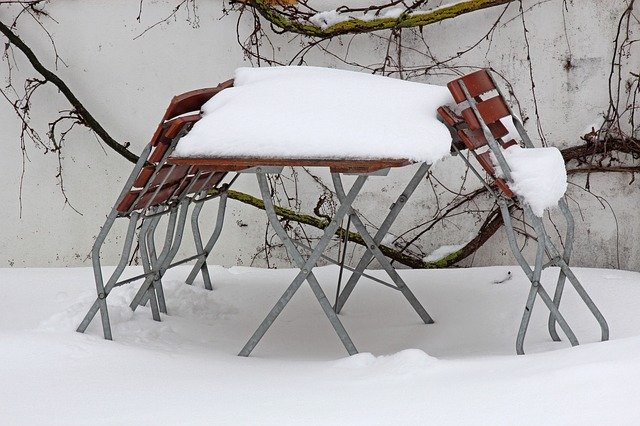 Muat turun percuma templat foto percuma Stammtisch Snowed In Beer Garden untuk diedit dengan editor imej dalam talian GIMP