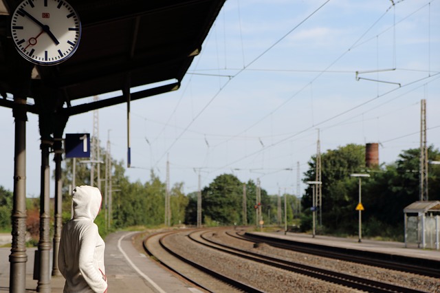 ดาวน์โหลดฟรี ชานชาลารถไฟออกเดินทางจากสถานีรถไฟเพื่อแก้ไขด้วย GIMP โปรแกรมแก้ไขรูปภาพออนไลน์ฟรี