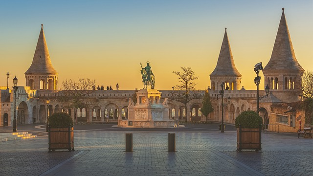 Free download statue castle budapest city free picture to be edited with GIMP free online image editor