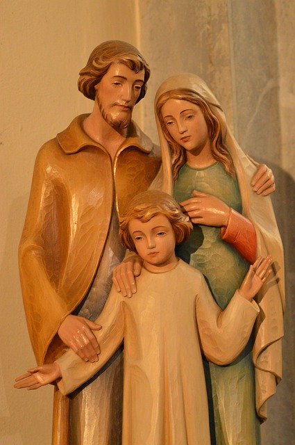 Template Photo Statue Family Three -  for OffiDocs