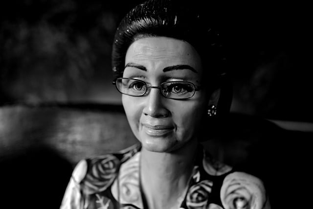 Free download statue grandmother handicraft free picture to be edited with GIMP free online image editor