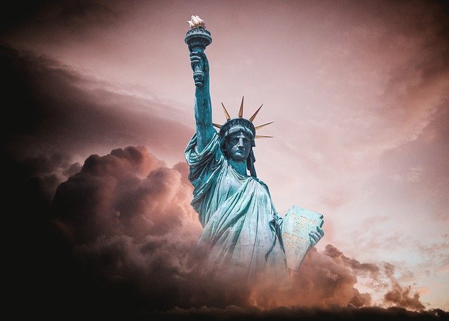 GIMPの無料オンライン画像エディタで編集される自由の女神の政治的無料画像を無料でダウンロード