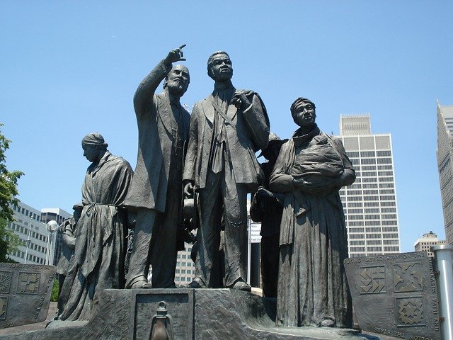 Free download statue of slaves looking to free picture to be edited with GIMP free online image editor
