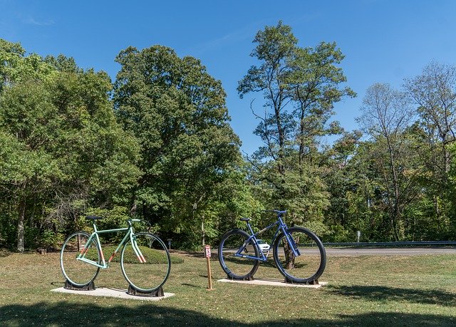 Descărcare gratuită Statues Bikes Bicycle - fotografie sau imagini gratuite pentru a fi editate cu editorul de imagini online GIMP