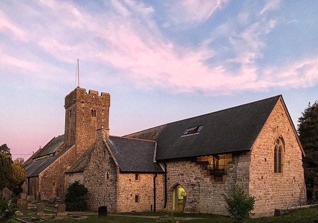 Kostenloser Download St. Illytds Church Llantwit Major - kostenloses Foto oder Bild zur Bearbeitung mit GIMP Online-Bildbearbeitung