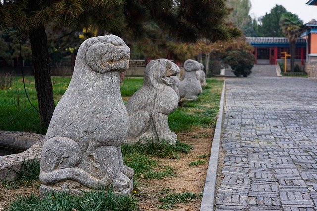 무료 다운로드 Stone Raw Tombs Sculpture - 무료 사진 또는 GIMP 온라인 이미지 편집기로 편집할 수 있는 사진