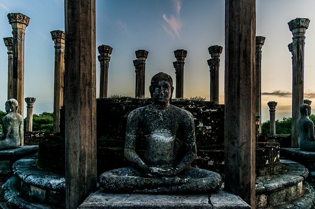 Muat turun percuma templat foto percuma Patung Buddha Warisan Batu untuk diedit dengan editor imej dalam talian GIMP