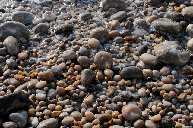 Descarga gratuita Stones Water Sea - foto o imagen gratuita para editar con el editor de imágenes en línea GIMP