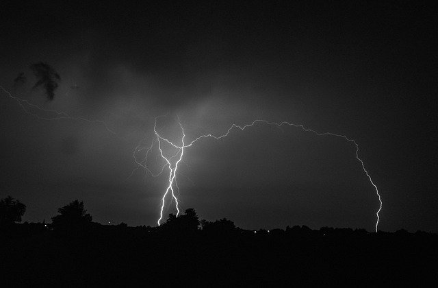 Gratis download Storm Lightning Nature - gratis foto of afbeelding om te bewerken met GIMP online afbeeldingseditor