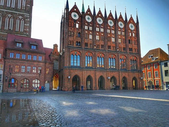 Muat turun percuma Gereja Stralsund Marketplace - foto atau gambar percuma untuk diedit dengan editor imej dalam talian GIMP