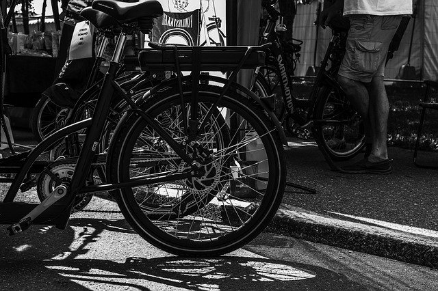 Descărcare gratuită Street Bicycle Bike - fotografie sau imagini gratuite pentru a fi editate cu editorul de imagini online GIMP