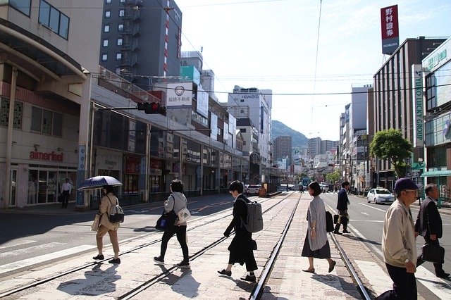 Muat turun percuma Street Pedestrians Road - foto atau gambar percuma untuk diedit dengan editor imej dalam talian GIMP