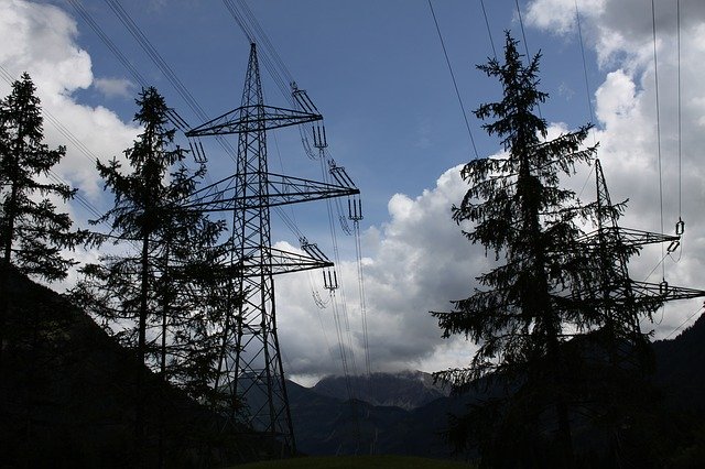 Ücretsiz indir Strommast Trees Nature - GIMP çevrimiçi resim düzenleyici ile düzenlenecek ücretsiz fotoğraf veya resim