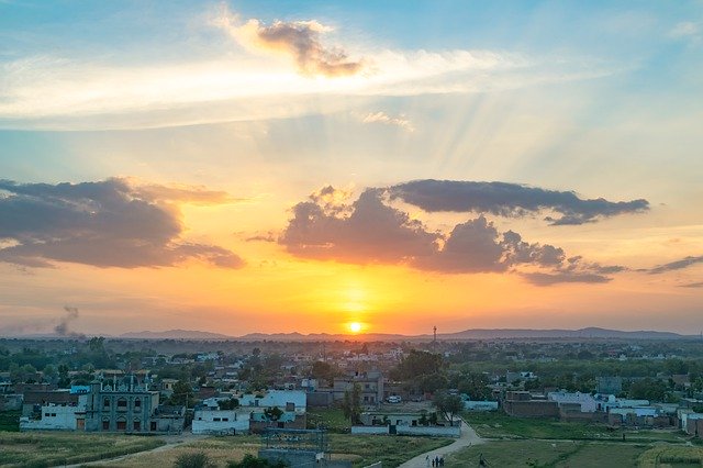 Descărcare gratuită Summer Sunset Rays - fotografie sau imagini gratuite pentru a fi editate cu editorul de imagini online GIMP