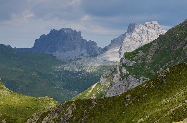 Descarga gratuita Summit Alpine Meadows Panorama: foto o imagen gratuita para editar con el editor de imágenes en línea GIMP