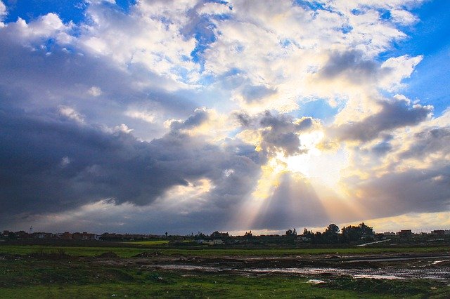 Téléchargement gratuit de Sunrise Clouds Thunder - photo ou image gratuite à éditer avec l'éditeur d'images en ligne GIMP