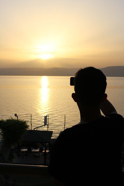 Gratis download Sunrise Lake Man - gratis foto of afbeelding om te bewerken met GIMP online afbeeldingseditor