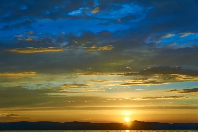 Kostenloser Download Sonnenaufgang Morgensee Wasserwellen Kostenloses Bild, das mit dem kostenlosen Online-Bildeditor GIMP bearbeitet werden kann