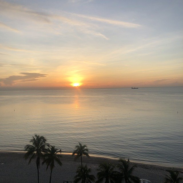 ดาวน์โหลดฟรี Sunrise Ocean Water - ภาพถ่ายหรือรูปภาพฟรีที่จะแก้ไขด้วยโปรแกรมแก้ไขรูปภาพออนไลน์ GIMP